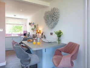 Dining - 2 bedroom accommodation in Dartmouth (Dartmouth)