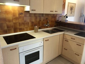 Fridge, microwave, oven, stovetop - NICE APARTMENT IN FIRST LINE OF BEACH M4 (Parque de Montroig)