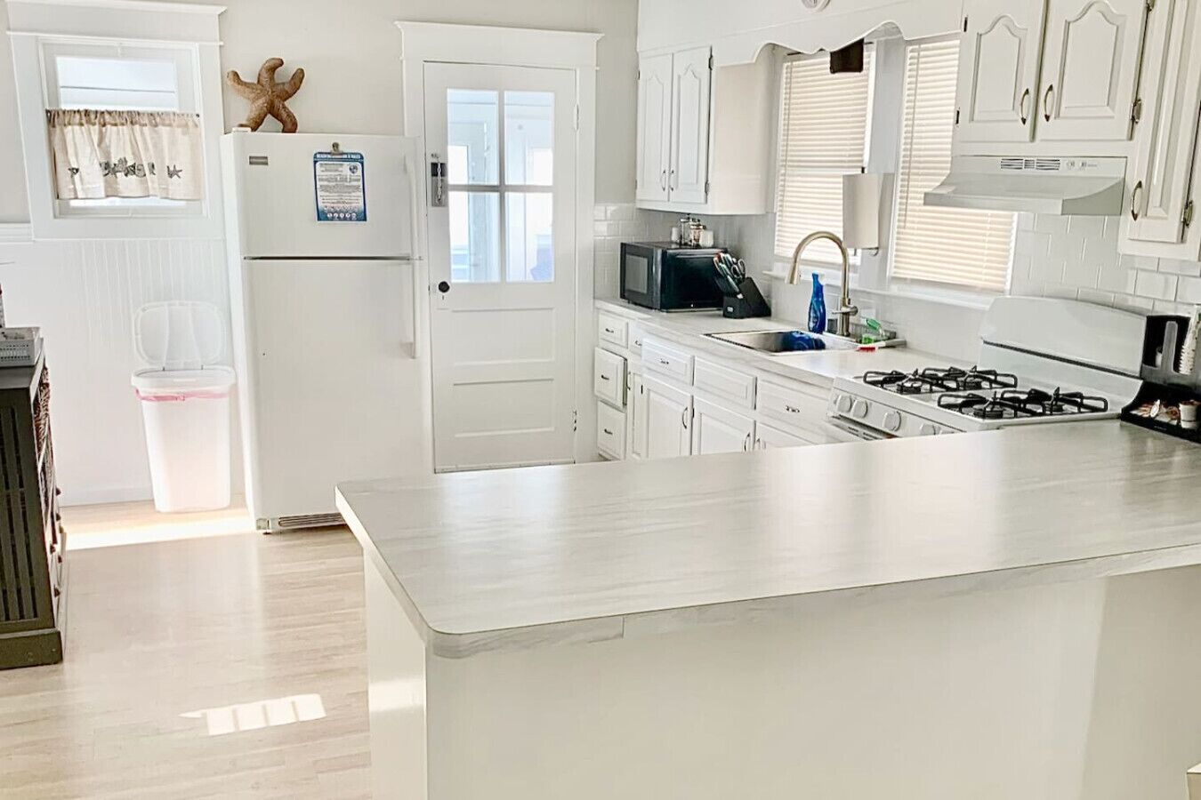 冰箱、微波炉、烤箱、炉灶