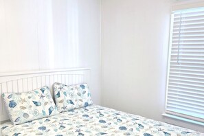 3 bedrooms, desk, iron/ironing board, travel crib