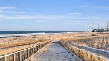 Beach nearby, sun-loungers, beach towels