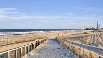 Beach nearby, sun loungers, beach towels