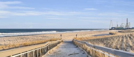 Beach nearby, sun-loungers, beach towels