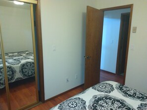 2 bedrooms, desk, iron/ironing board, free WiFi