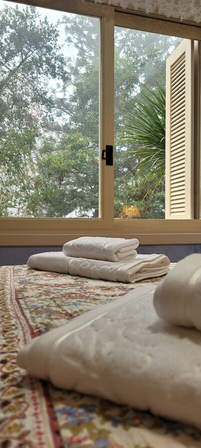 Apartment for couples in Cantinho da Mimosa, 4 minutes from the center, pet-friendly.