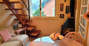 Interior - Apartment for couples in Cantinho da Mimosa, 4 minutes from the center, pet-friendly. (Gramado)