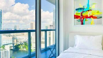 2 bedrooms, iron/ironing board, internet, bed sheets