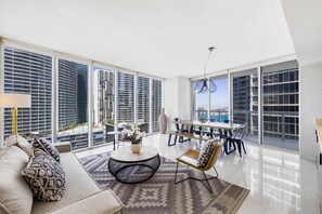 TV - Upscale Miami Stay with Amazing Views (Miami)