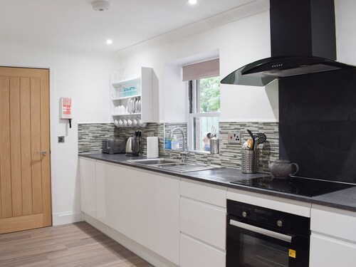 2 bedroom accommodation in Newburgh, near Cupar