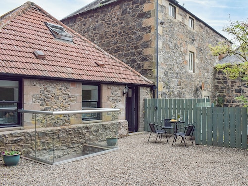 2 bedroom accommodation in Newburgh, near Cupar