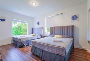 3 habitaciones, tabla de planchar con plancha, wifi y ropa de cama 
