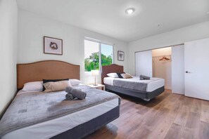 3 camere, una scrivania, ferro/asse da stiro, Wi-Fi