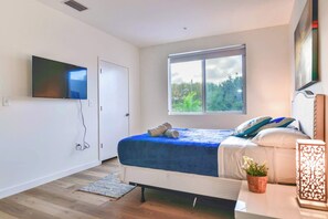 3 bedrooms, desk, iron/ironing board, WiFi - Prime Location Townhouse | Free Parking (Miami)