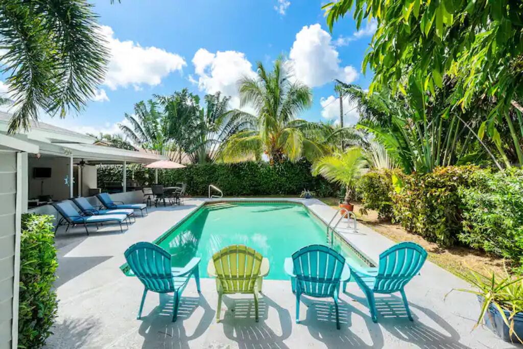 Stunning tropical oasis w/ private pool