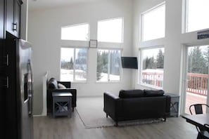 Living area - Peaceful Homer Getaway (Homer)