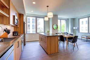 Fridge, microwave, oven, stovetop - Prime Location Apt | Steps from Metro | Gym (Arlington)