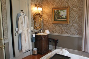 Bathroom - Boonville Luxury Lodging (Boonville)