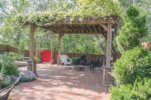 Fireplace - Boonville Luxury Lodging (Boonville)