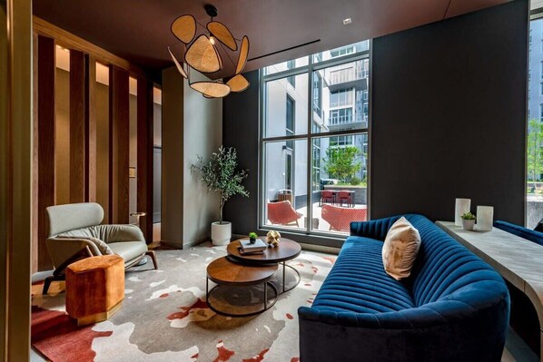 Fernseher, Kamin, Arbeitsbereiche