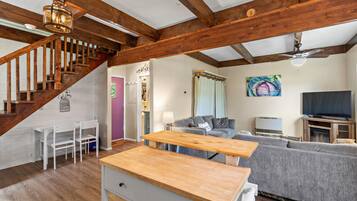 Smart TV, fireplace, offices
