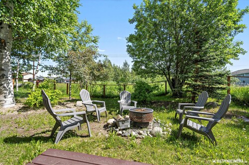 The GreenHouse - walk to the heart of Palmer, AK