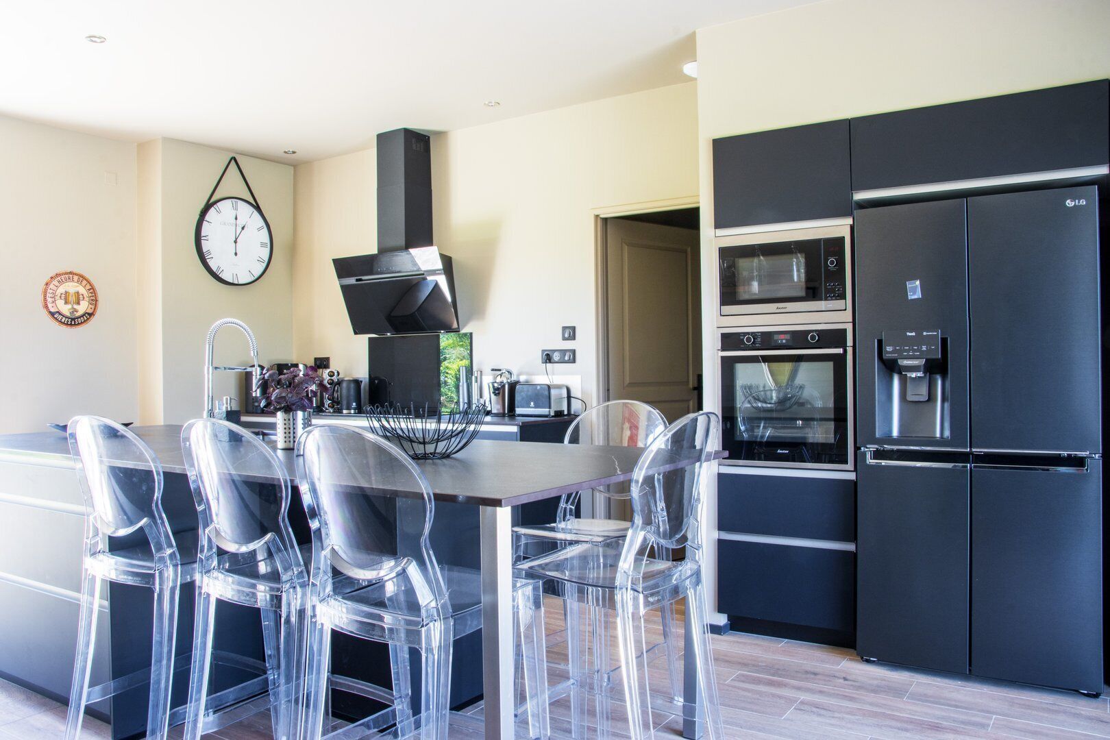 冰箱、微波炉、烤箱、洗碗机