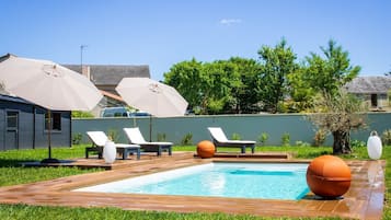 Een verwarmd zwembad