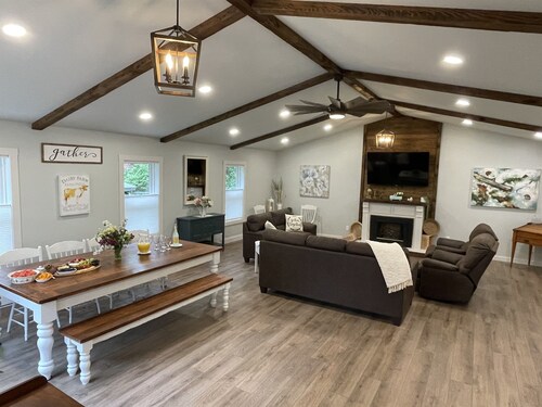 The Silliman House - New renovation, Farmhouse Chic, close to baseball parks