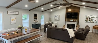 The Silliman House - New renovation, Farmhouse Chic, close to baseball parks