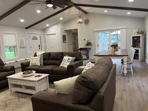 Televisor intel·ligent, videojocs i futbolí