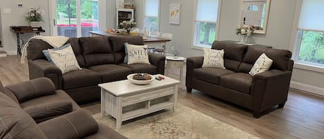 Téléviseur connecté, jeux vidéo, table de baby-foot