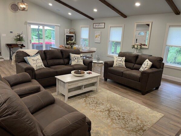 Televisor intel·ligent, videojocs i futbolí