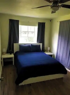 2 bedrooms, iron/ironing board, free WiFi, bed sheets