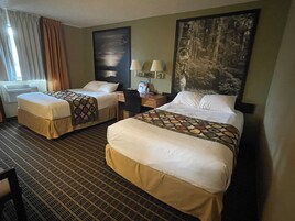 Escritorio, wifi gratis y ropa de cama 