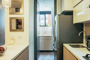 Fridge, microwave, oven, stovetop