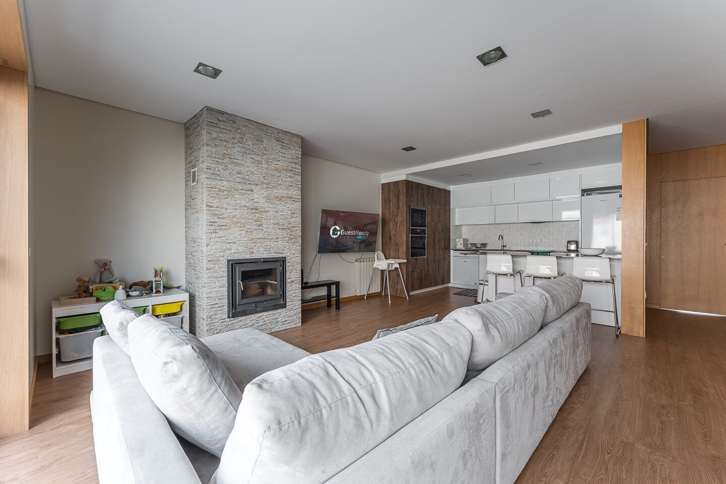 Flachbildfernseher, Kamin