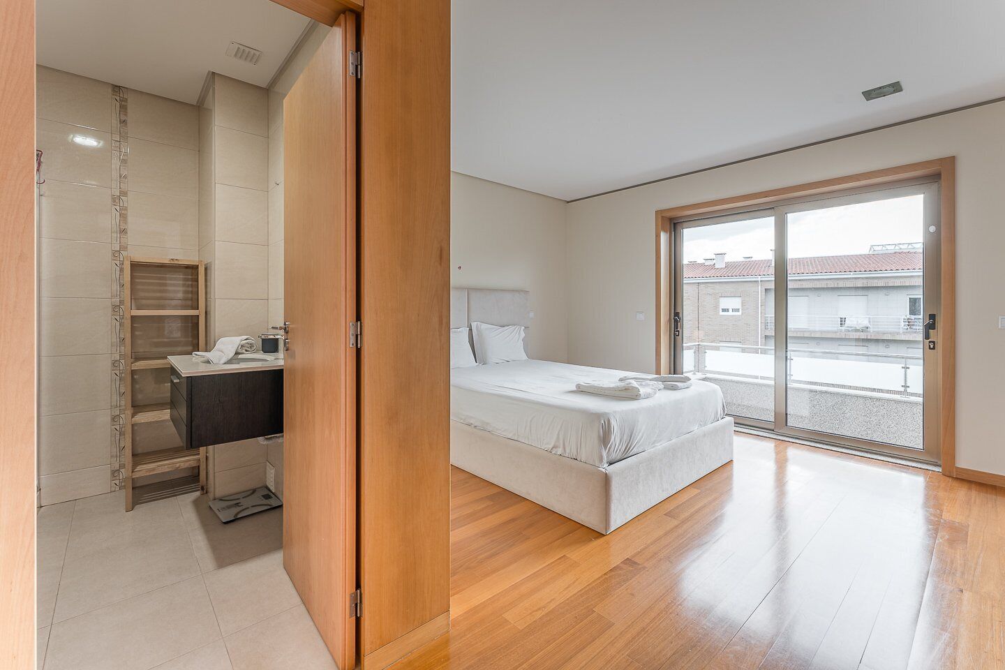 1 bedroom, desk, iron/ironing board, internet