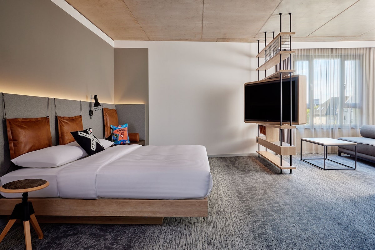 Habitación familiar, 1 cama de matrimonio con sofá cama, no fumadores | Ropa de cama hipoalergénica y escritorio