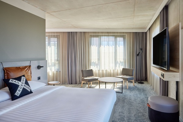 Family Room, 1 Queen Bed with Sofa bed | Hypo-allergenic bedding, desk, laptop workspace, blackout drapes