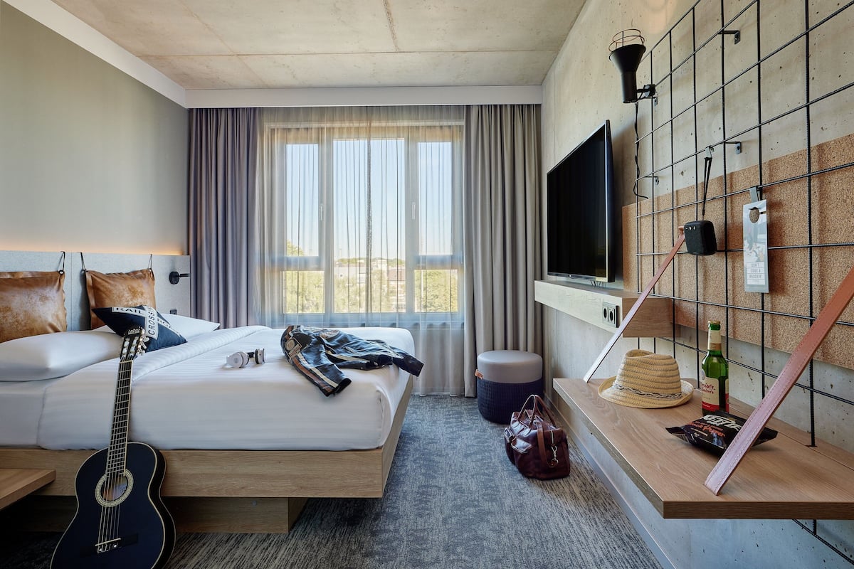 Habitación estándar, 1 cama de matrimonio, no fumadores | Ropa de cama hipoalergénica y escritorio