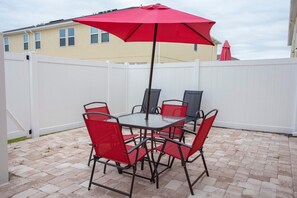 تناول الطعام بالخارج