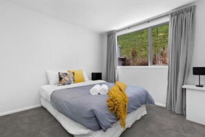 4 bedrooms, iron/ironing board, free WiFi