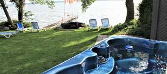 Scugog Lake House with hot tub and Sauna