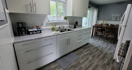 Comfortable 4 Bedroom / 1.5 Bathroom Home