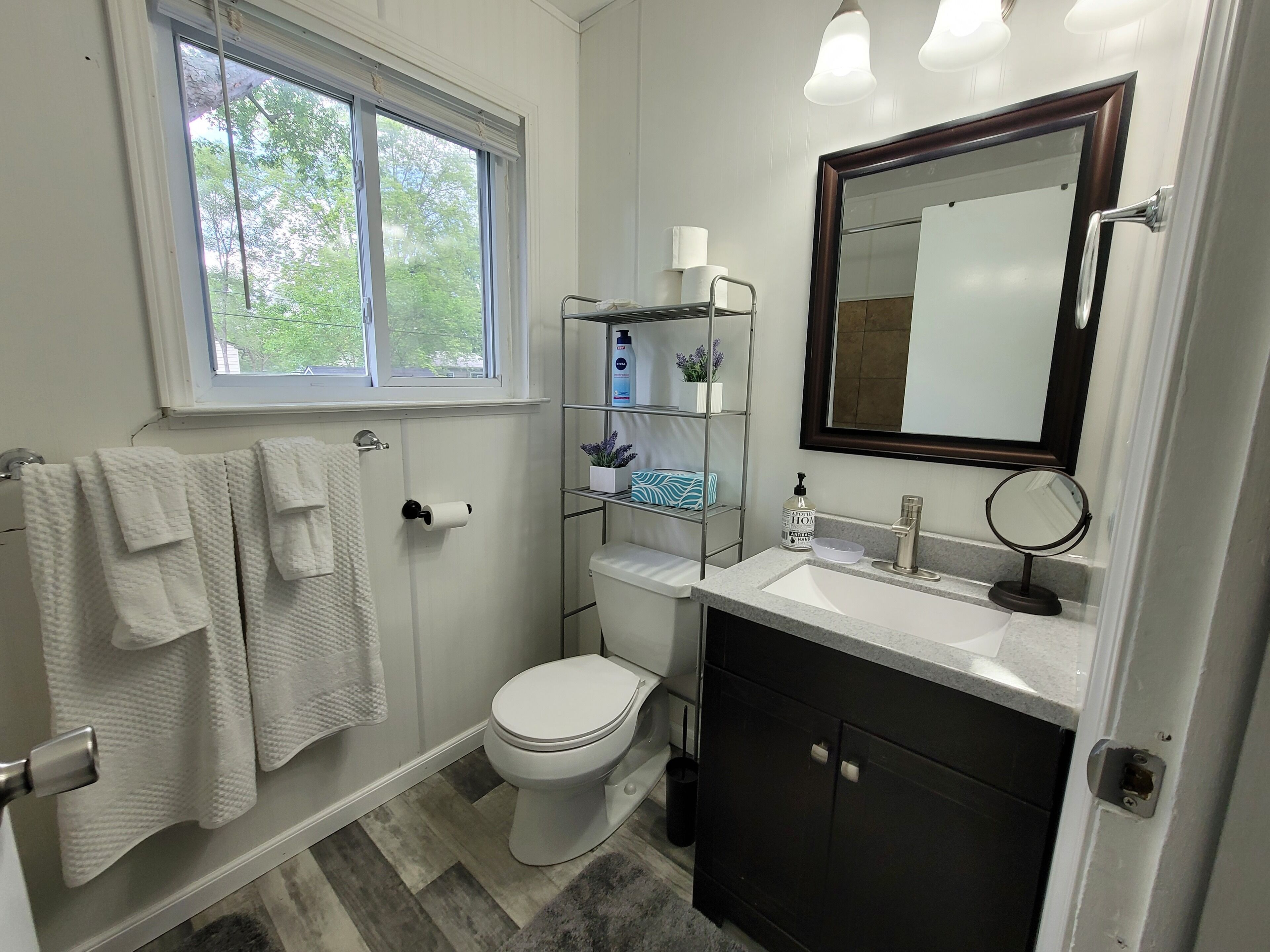 Combined shower/tub