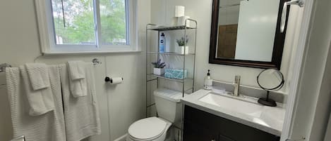 Combined shower/tub