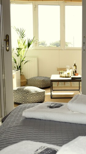 Augoustinos Silver - Sea Side Luxury Apartments