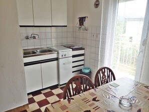 Dining - Holiday apartment for 4 persons with balcony (Starigrad-Paklenica)