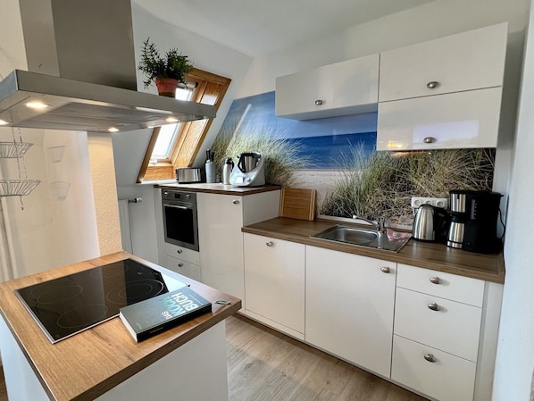 Kühlschrank, Ofen, Herdplatte, Geschirrspüler