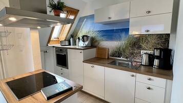 Fridge, oven, stovetop, dishwasher